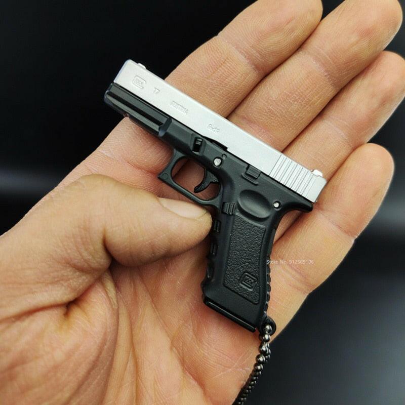 wtf 2022 High Quality Metal Pistol Gun Miniature Model 1:3 Beretta 92F Colt 1911 Glock 17 Keychain Men&#39;s and Women&#39;s Birthday Gifts.