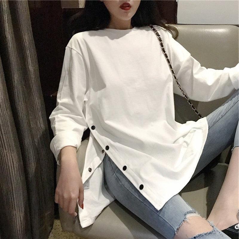 White and black oversized women’s long T-shirt with split side buttons, O-neck design, suitable for spring and autumn.